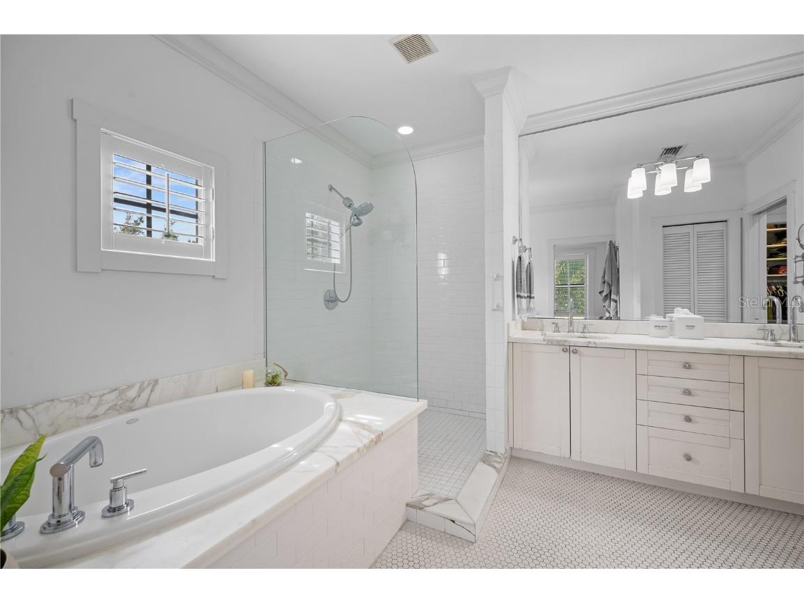 1723 Oak Street Sarasota FL 34236 A4671825 image12