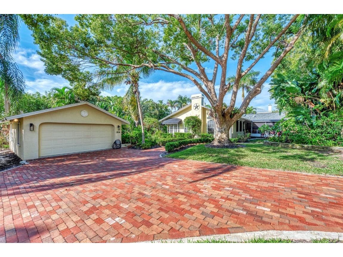 1723 Spring Creek Drive Sarasota FL 34239 A4589949 image1