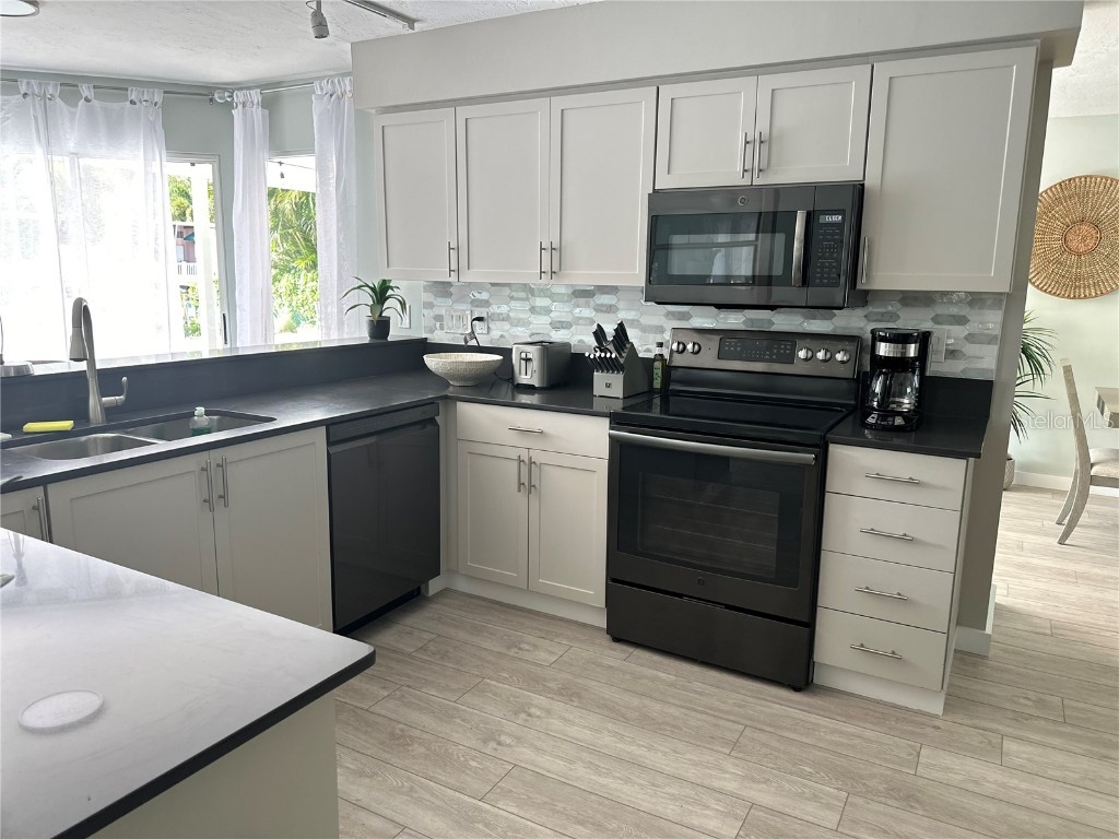 1723 Stanford Lane Sarasota FL 34231 - AQUALANE CANAL -SARASOTA BAY A4610649 image10