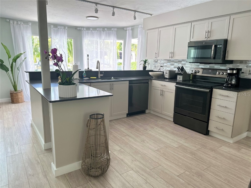 1723 Stanford Lane Sarasota FL 34231 - AQUALANE CANAL -SARASOTA BAY A4610649 image11