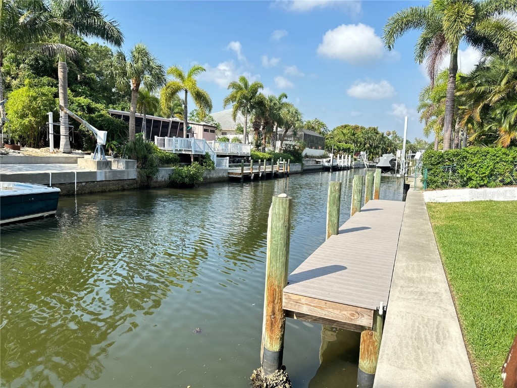 1723 Stanford Lane Sarasota FL 34231 - AQUALANE CANAL -SARASOTA BAY A4610649 image3