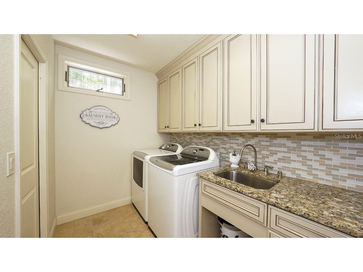 1725 Bonita Court Sarasota FL 34239 A4655035 image44