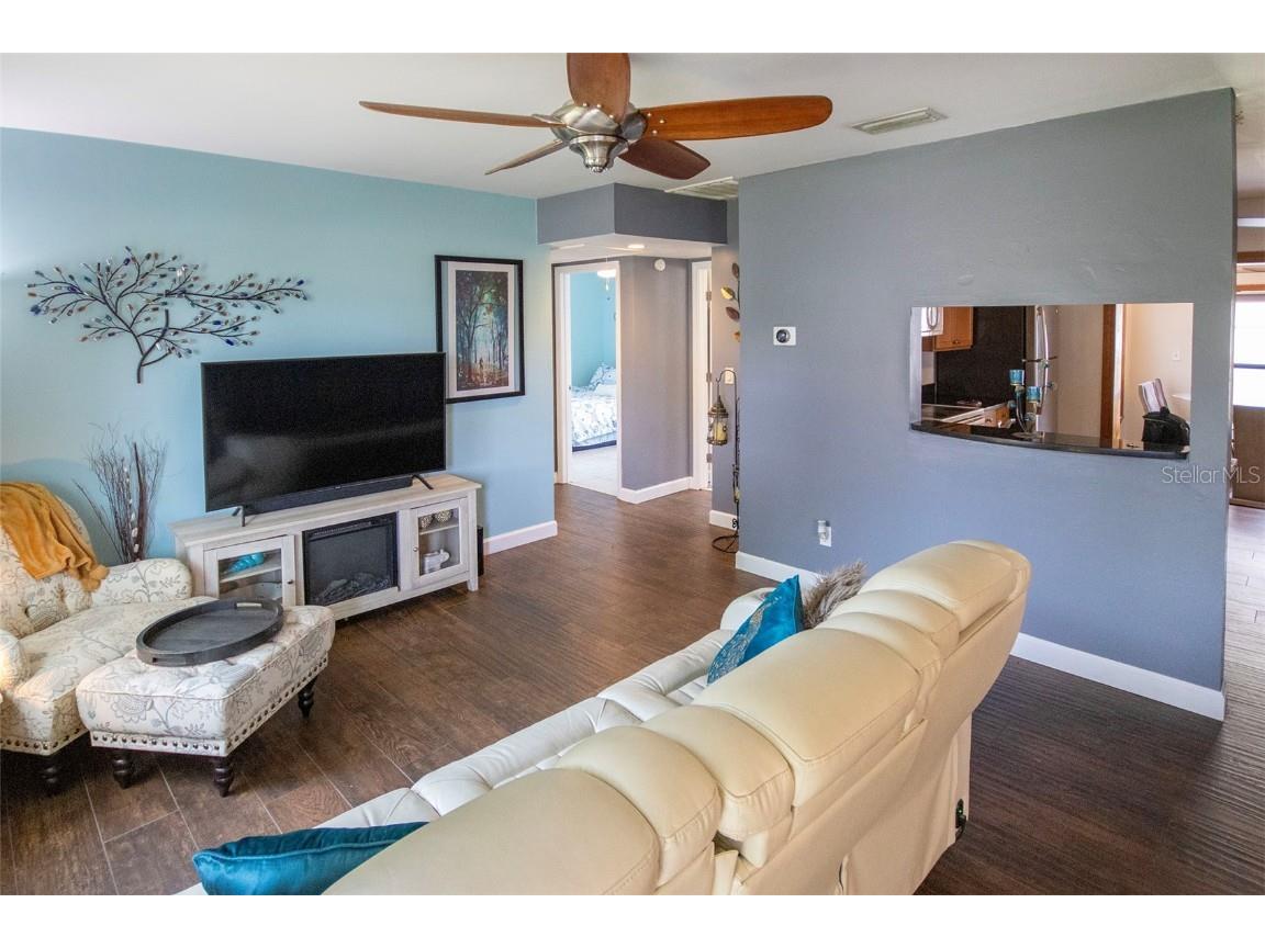 1725 Bradshaw Lane N Saint Petersburg FL 33710 TB8448917 image3