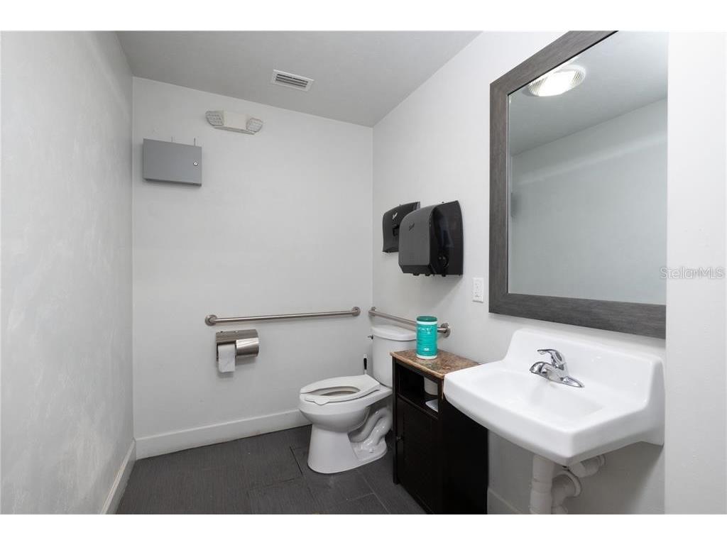 1725 N Main Street Gainesville FL 32609 GC518094 image14