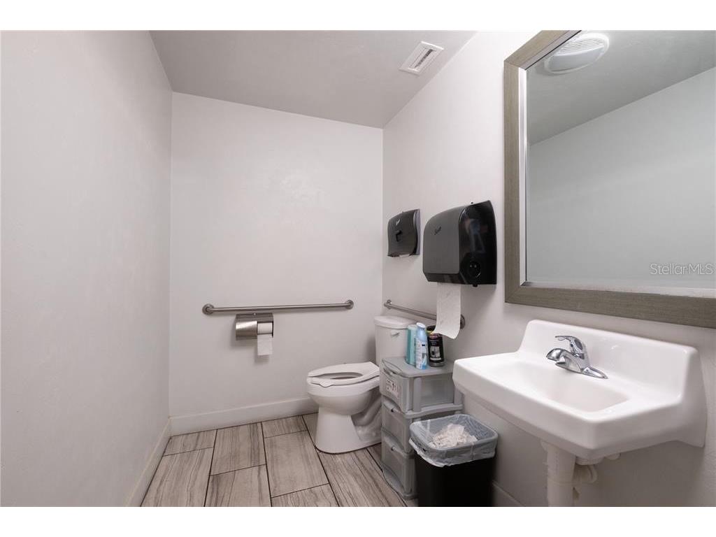 1725 N Main Street Gainesville FL 32609 GC518094 image20