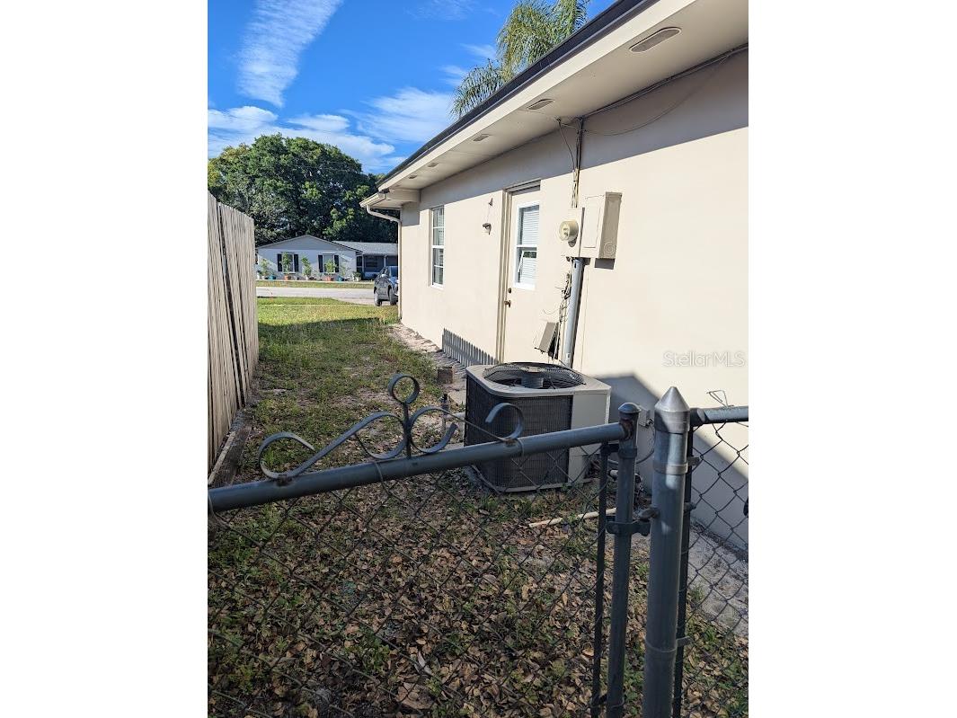 1725 Twin Oak Street Deltona FL 32725 V4948034 image5