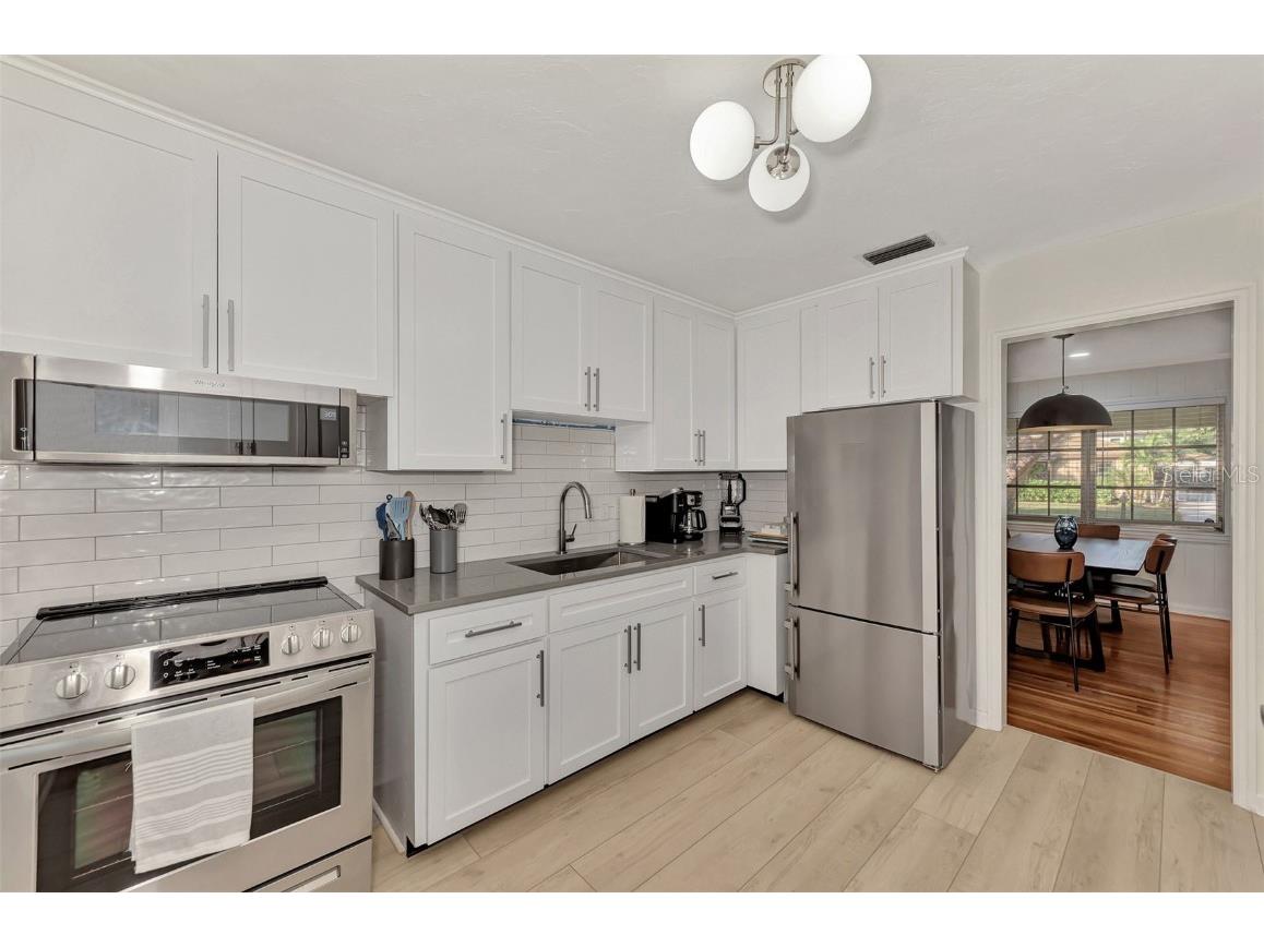 1726 Floyd Street Sarasota FL 34239 A4664721 image18