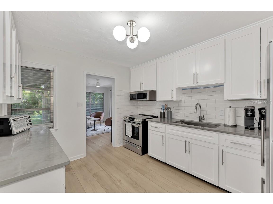 1726 Floyd Street Sarasota FL 34239 A4664721 image19