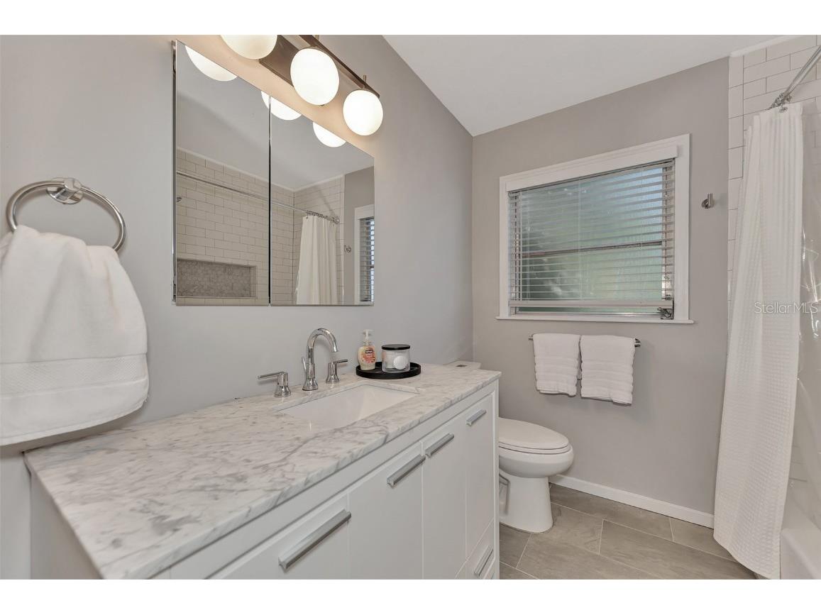 1726 Floyd Street Sarasota FL 34239 A4664721 image30