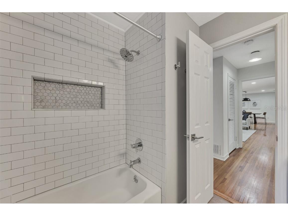 1726 Floyd Street Sarasota FL 34239 A4664721 image31