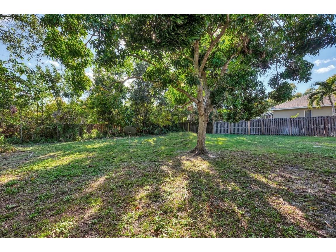 1726 Floyd Street Sarasota FL 34239 A4664721 image38