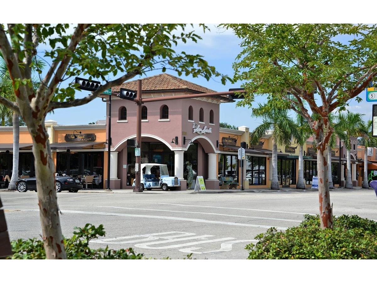 1726 Floyd Street Sarasota FL 34239 A4664721 image48