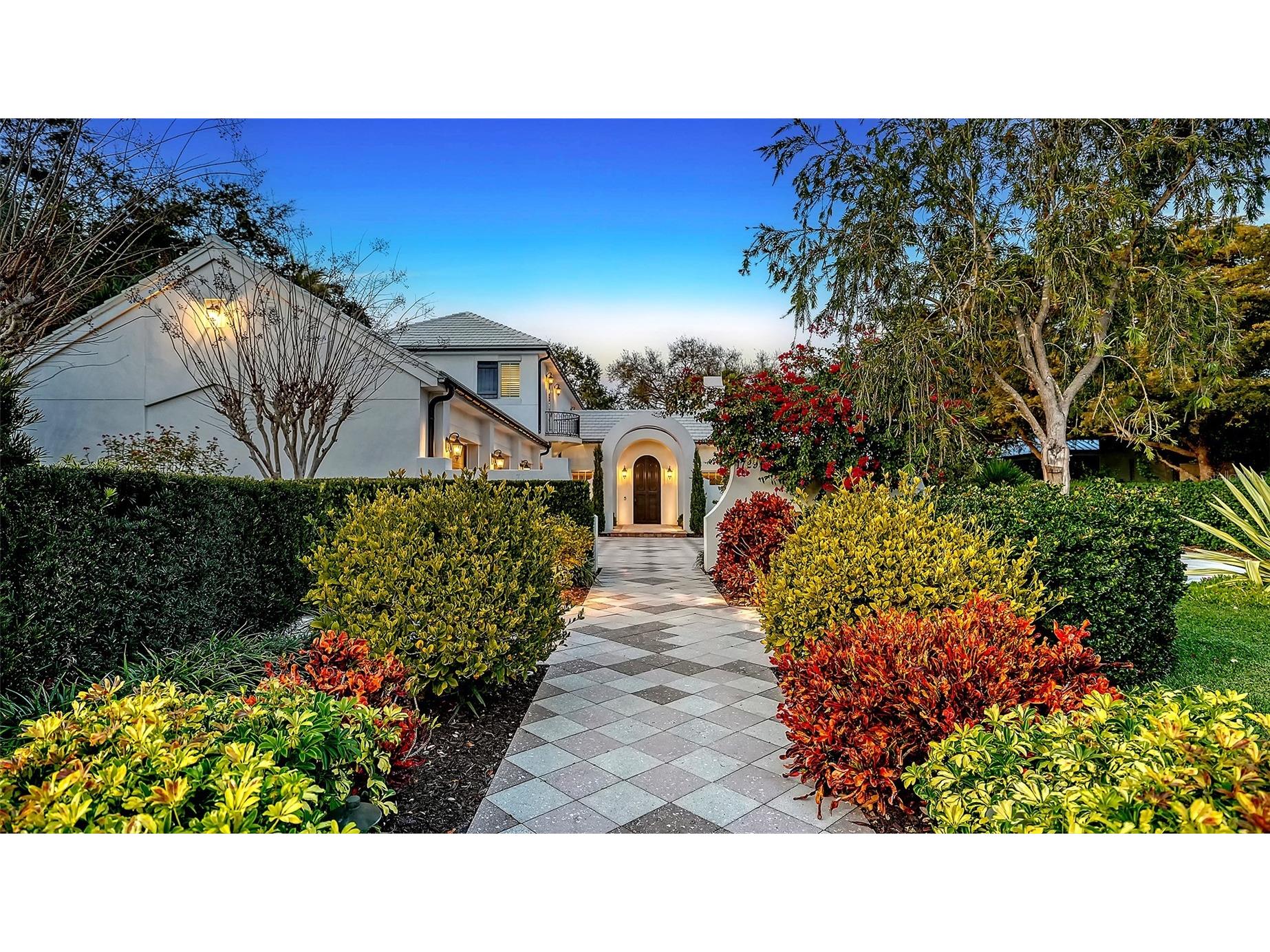 1729 Cherokee Drive Sarasota FL 34239 A4682051 image1