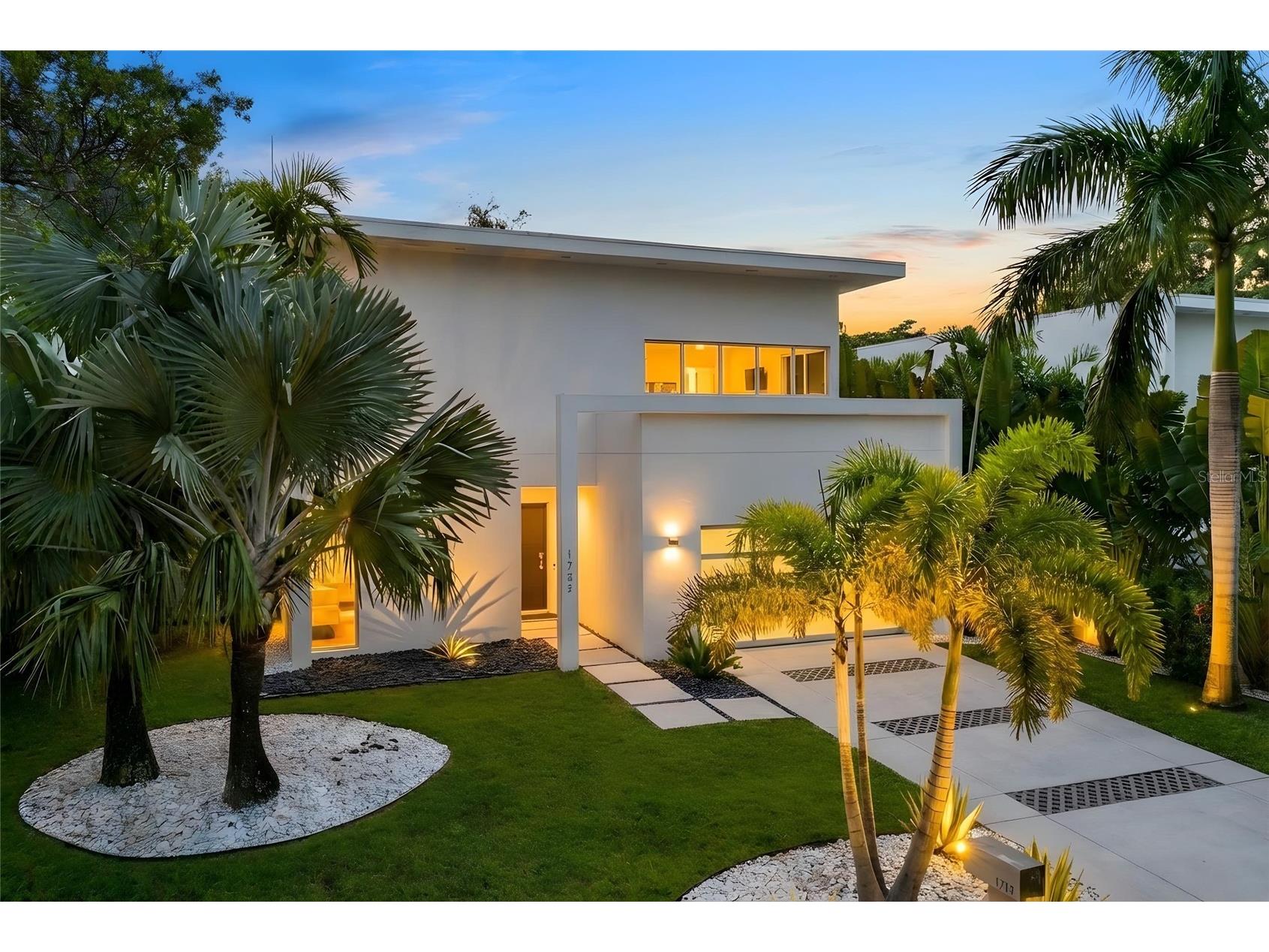 1732 Shoreland Drive Sarasota FL 34239 A4682616 image2