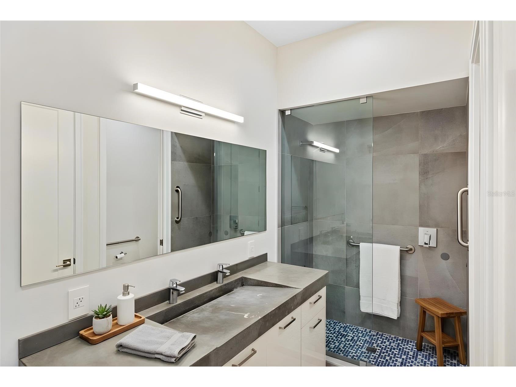 1732 Shoreland Drive Sarasota FL 34239 A4682616 image33