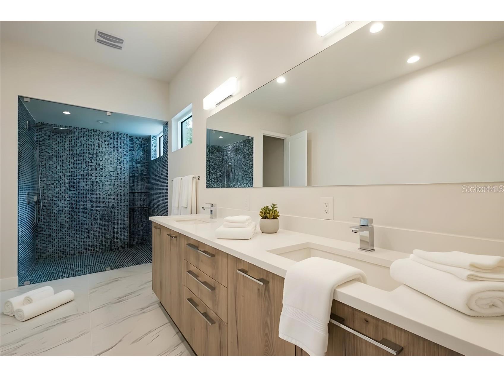 1732 Shoreland Drive Sarasota FL 34239 A4682616 image54