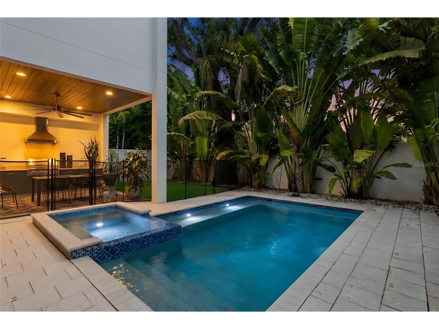 1732 Shoreland Drive Sarasota FL 34239 A4682616 image8