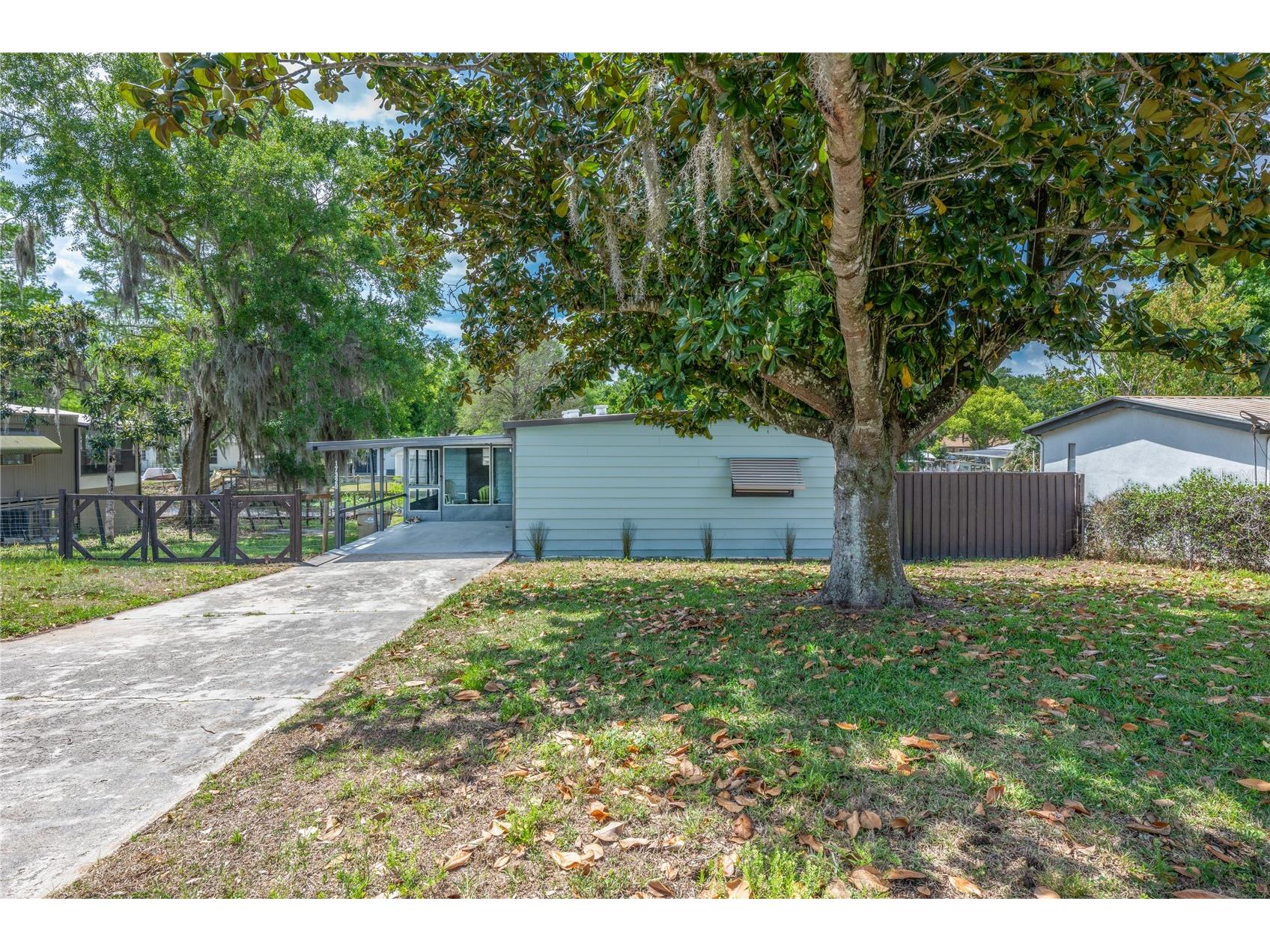 17320 Palm Drive Montverde FL 34756 - LAKE APOPKA G5110501 image1