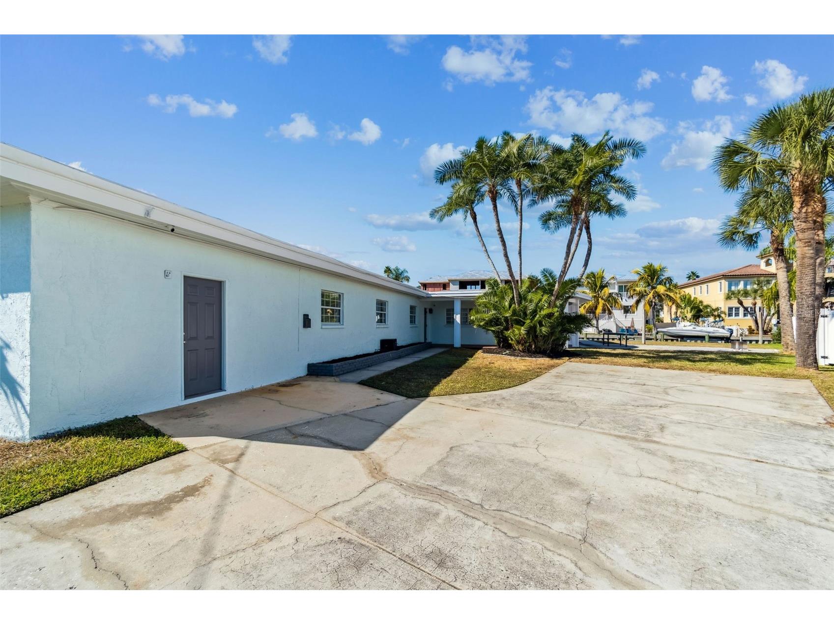 1733 Bayou Grande Boulevard NE Saint Petersburg FL 33703 - TAMPA BAY TB8465541 image1