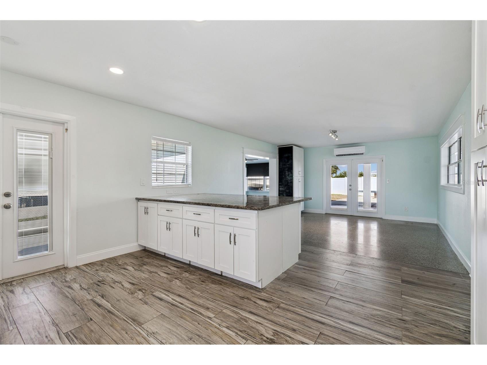 1733 Bayou Grande Boulevard NE Saint Petersburg FL 33703 - TAMPA BAY TB8465541 image11