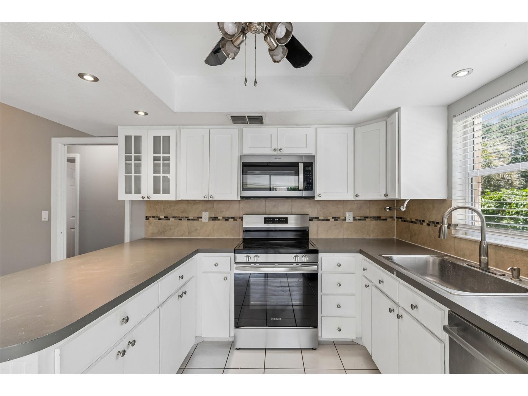 1733 Sutton Place Dunedin FL 34698 TB8502295 image14