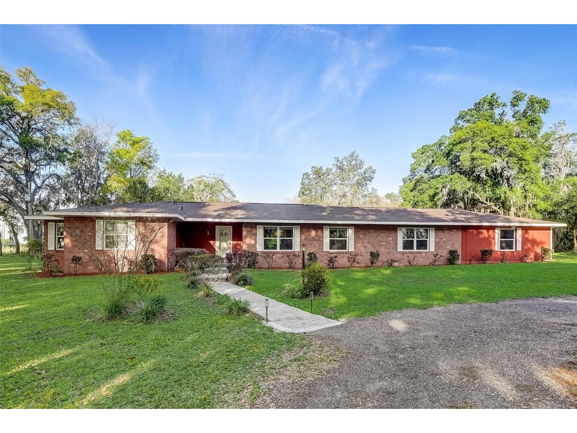 17335 Lake Iola Road, Dade City, FL, 33523 MLS L4942948 Edina Realty