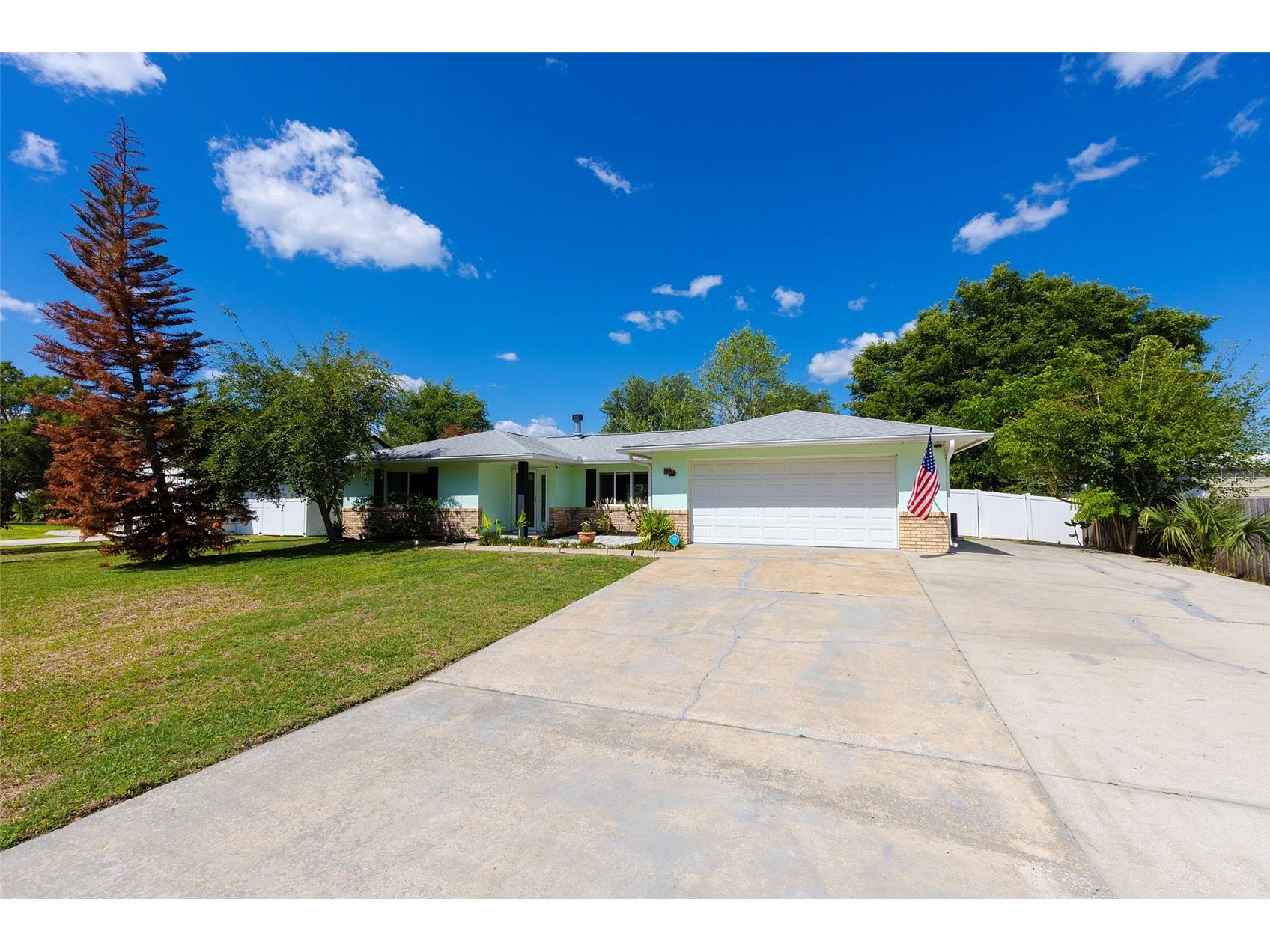 1734 Santiago Street Deland FL 32720 V4948674 image1
