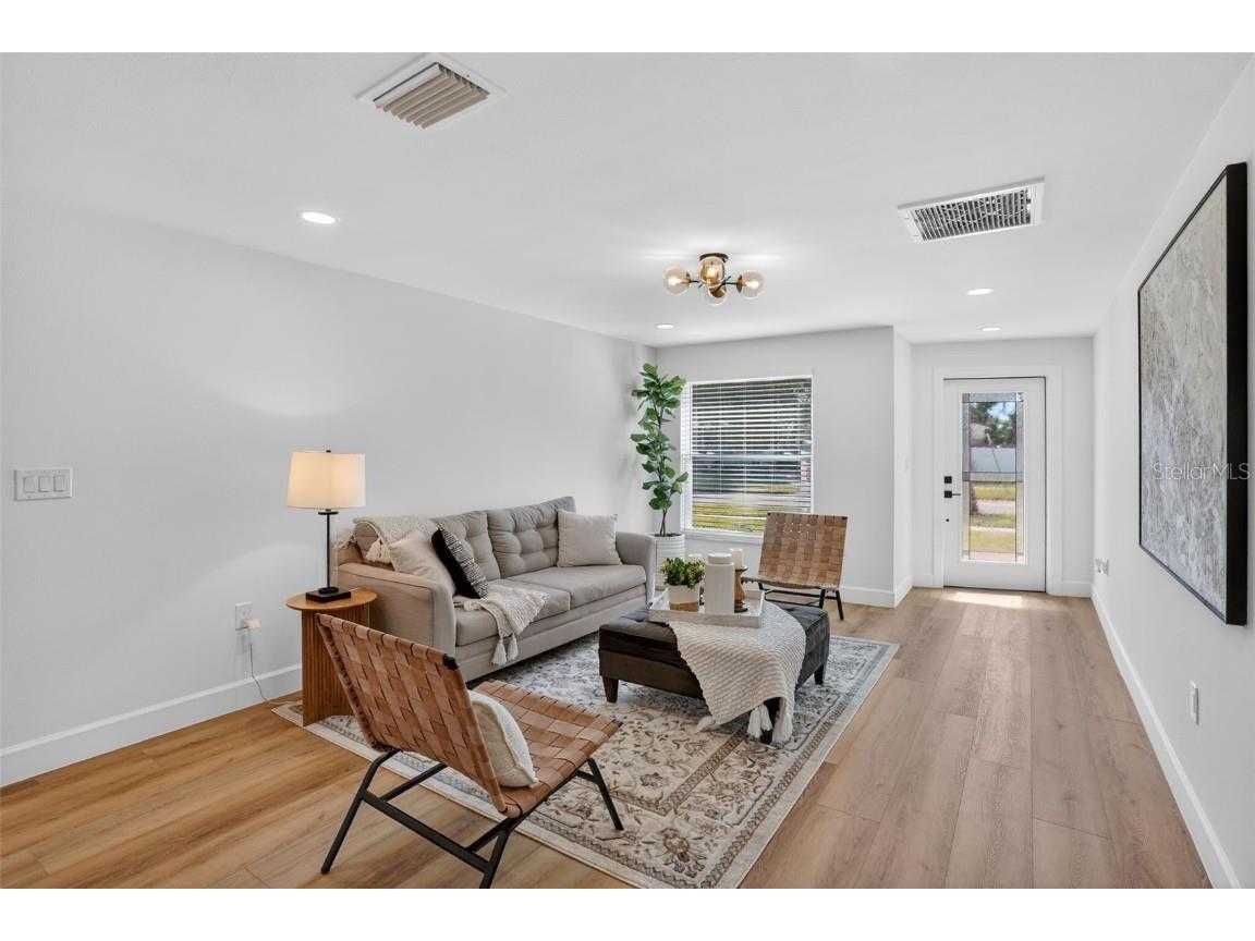 1735 Connecticut Avenue NE Saint Petersburg FL 33703 TB8462010 image4