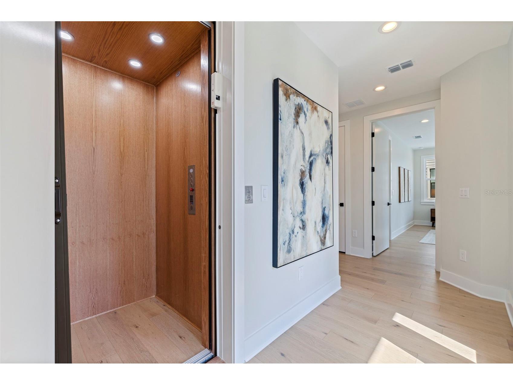 1735 Massachusetts Avenue NE Saint Petersburg FL 33703 U8245988 image4