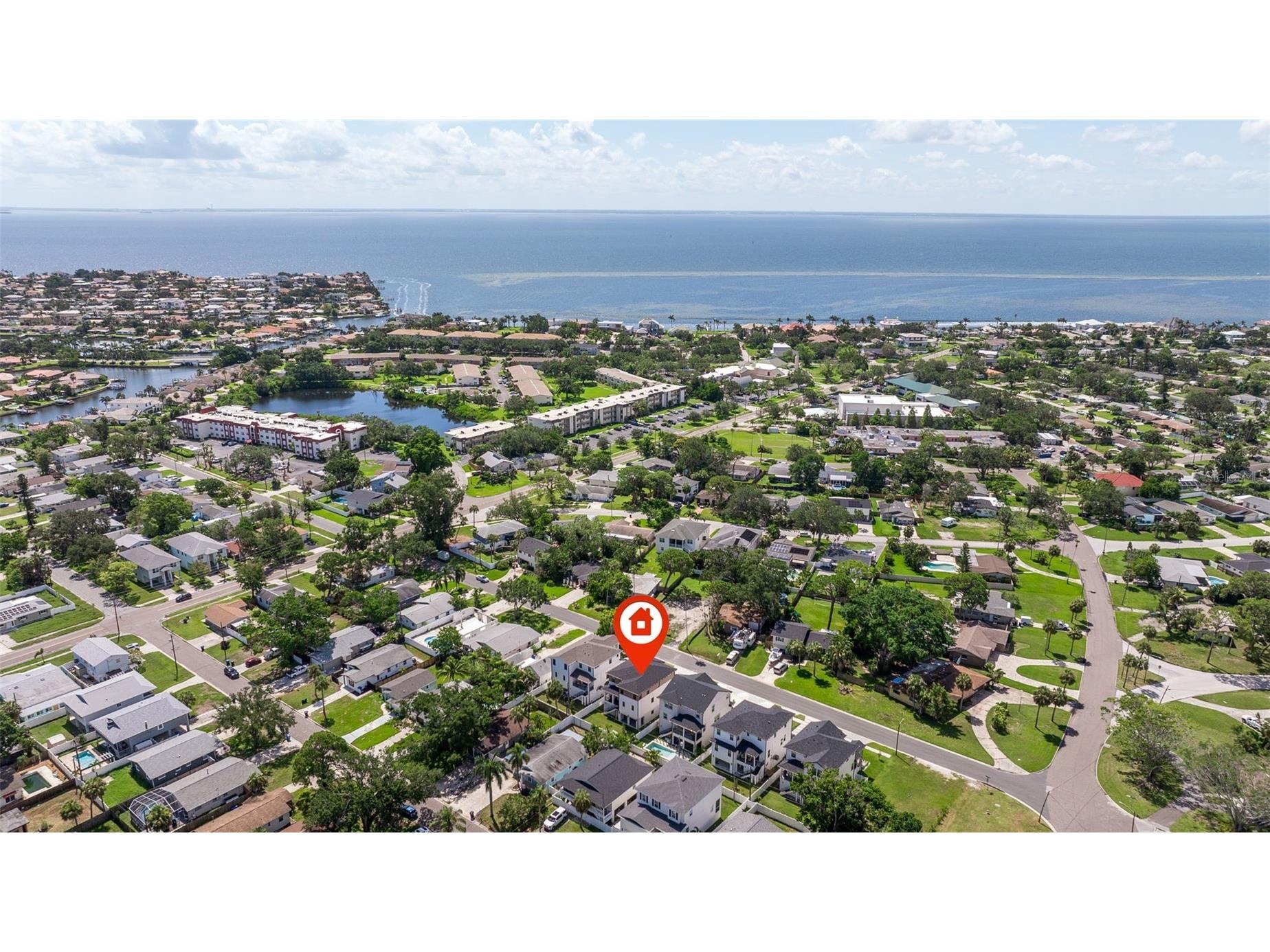 1735 Massachusetts Avenue NE Saint Petersburg FL 33703 U8245988 image56