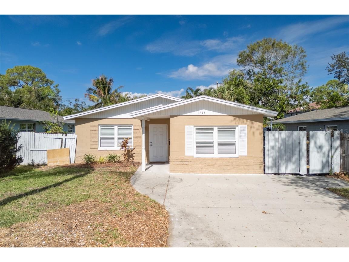 1735 Michigan Avenue NE Saint Petersburg FL 33703 TB8323051 image1
