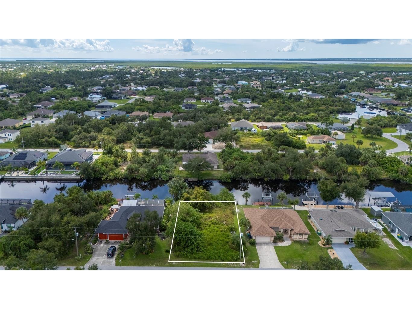 17357 Robinson Avenue Port Charlotte FL 33948 - GULF SPRAY WATERWAY C7498640 image1