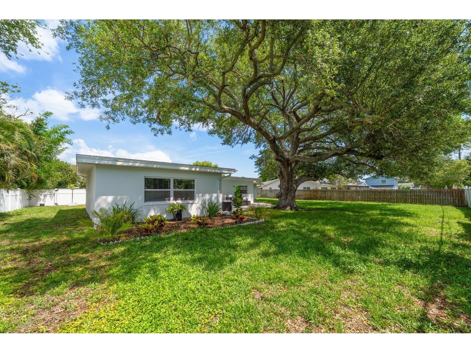 1736 Golf View Drive Belleair FL 33756 TB8512384 image38
