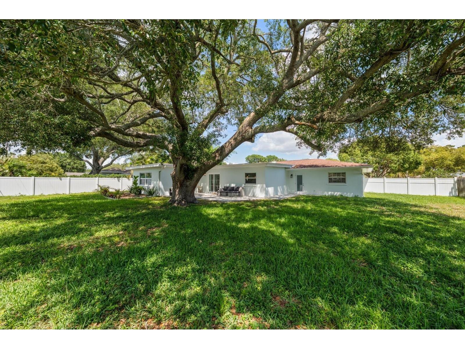 1736 Golf View Drive Belleair FL 33756 TB8512384 image39