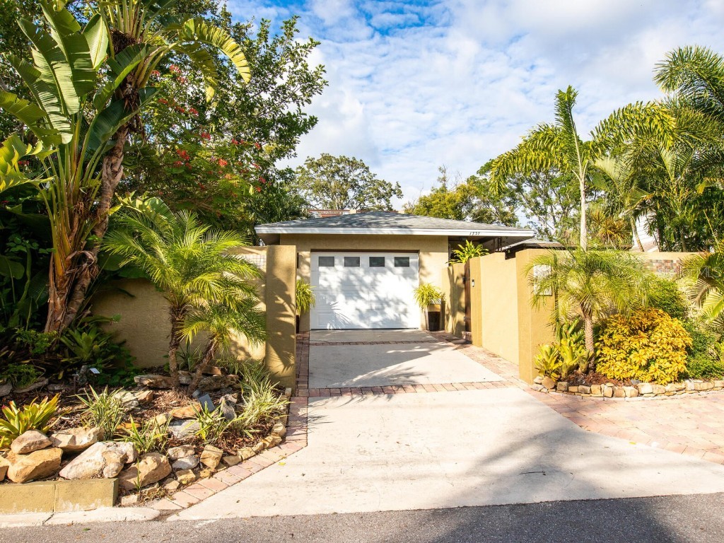 1737 Bay Street Sarasota FL 34236 A4674614 image2
