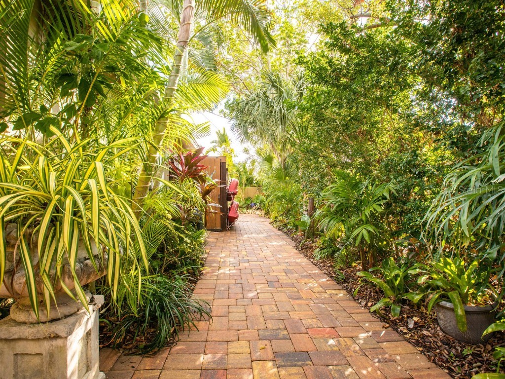 1737 Bay Street Sarasota FL 34236 A4674614 image43