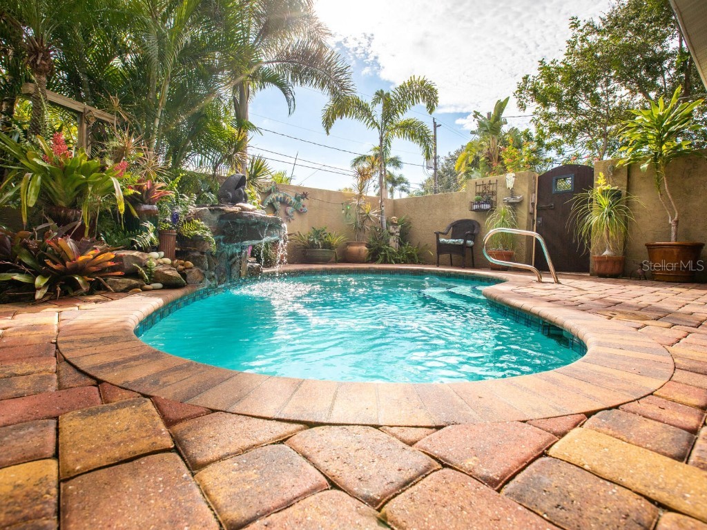 1737 Bay Street Sarasota FL 34236 A4674614 image52