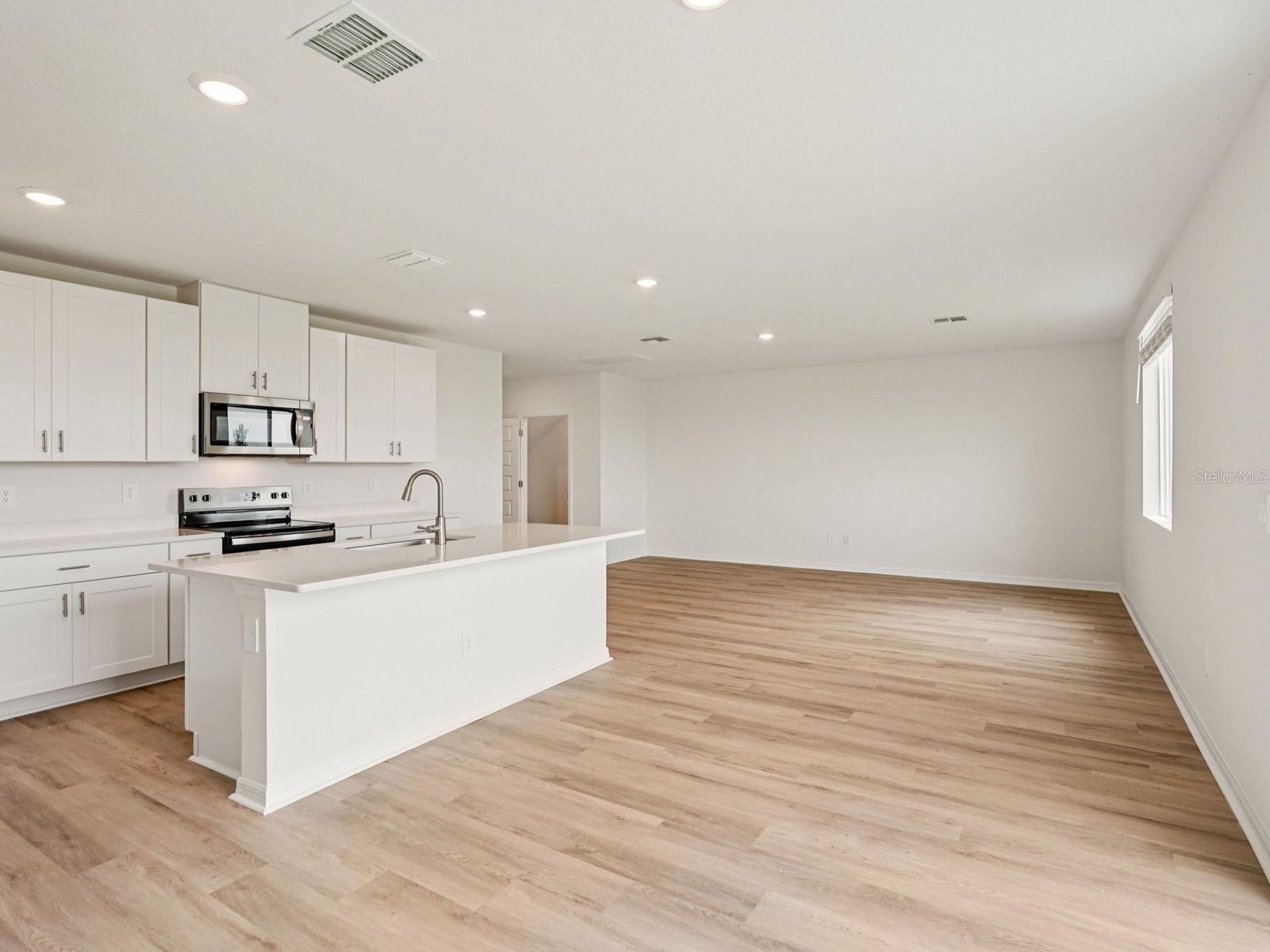 1737 Brekey Way Zephyrhills FL 33541 TB8472456 image6