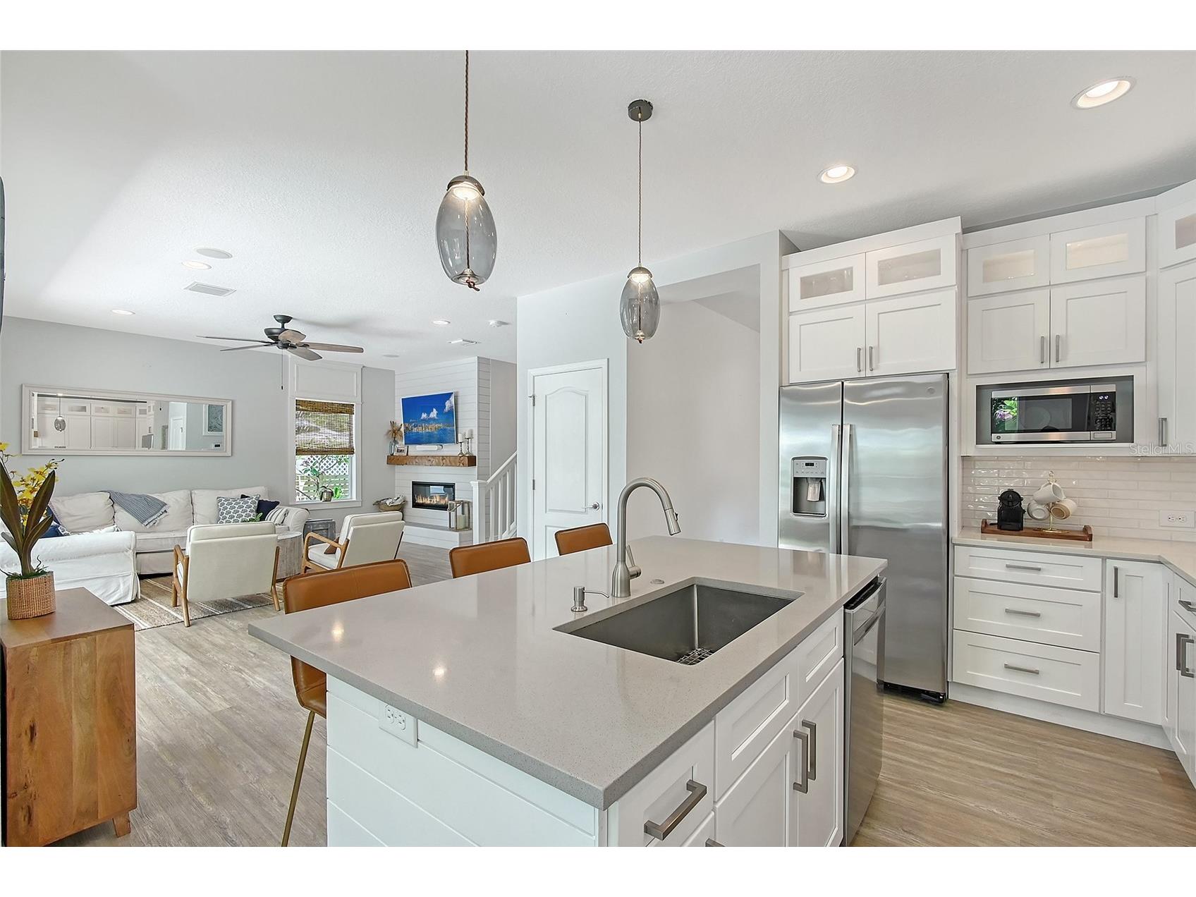 1738 Siesta Drive Sarasota FL 34239 A4692339 image15