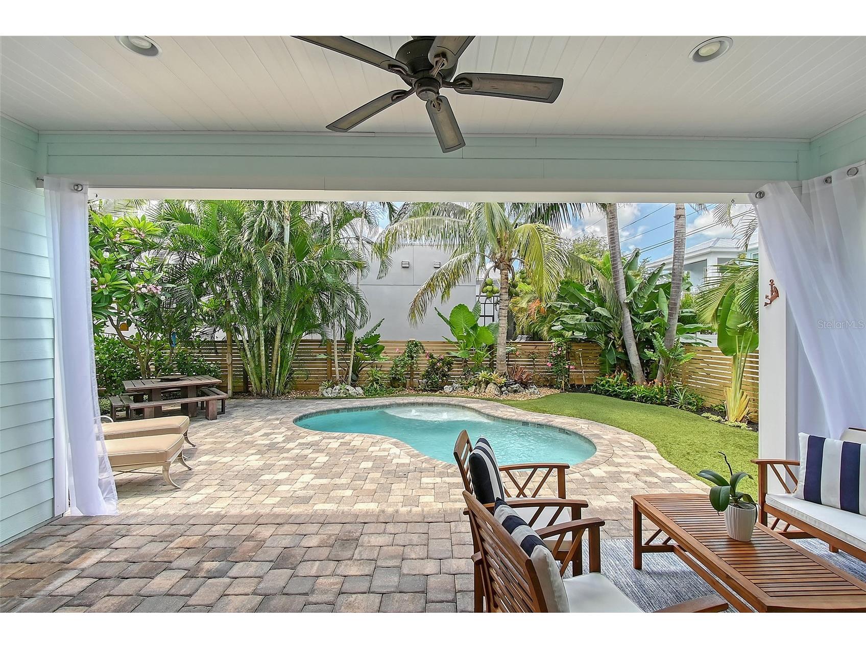 1738 Siesta Drive Sarasota FL 34239 A4692339 image19