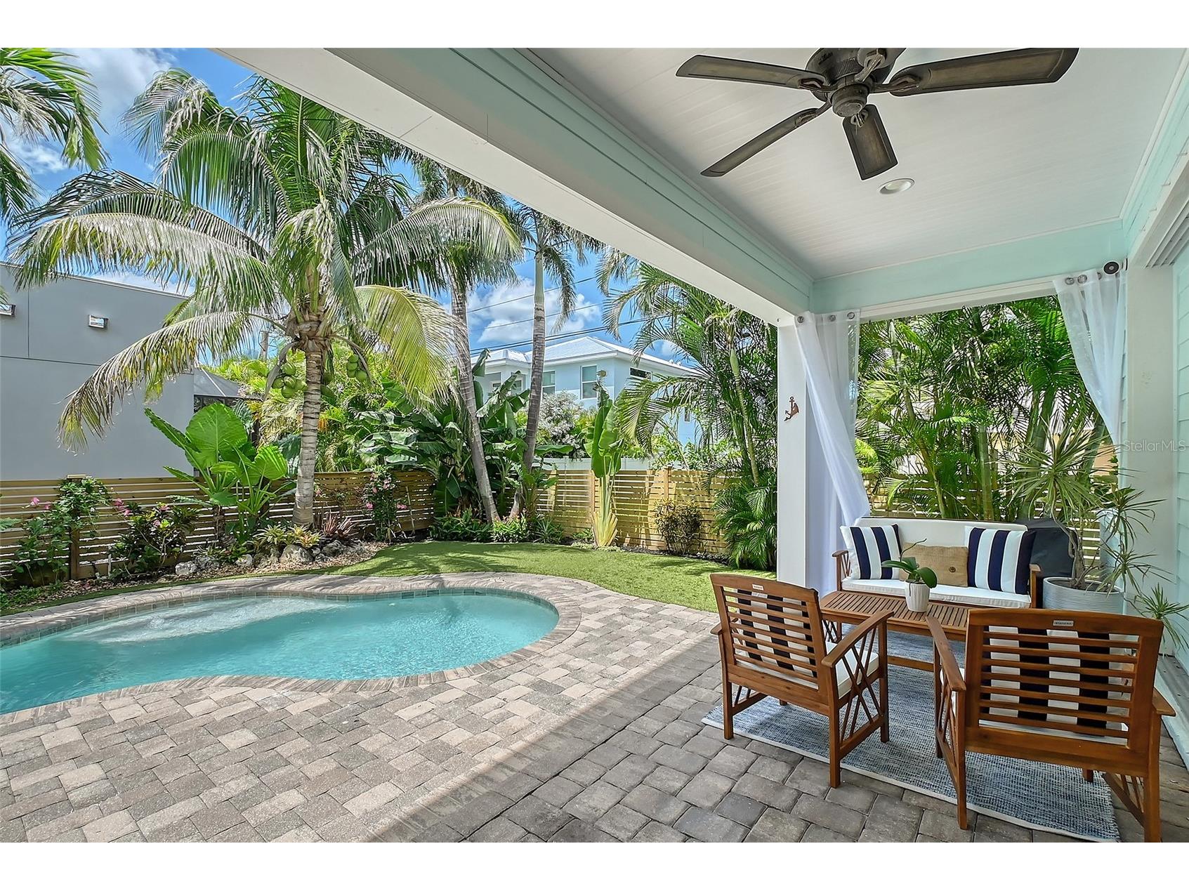 1738 Siesta Drive Sarasota FL 34239 A4692339 image20
