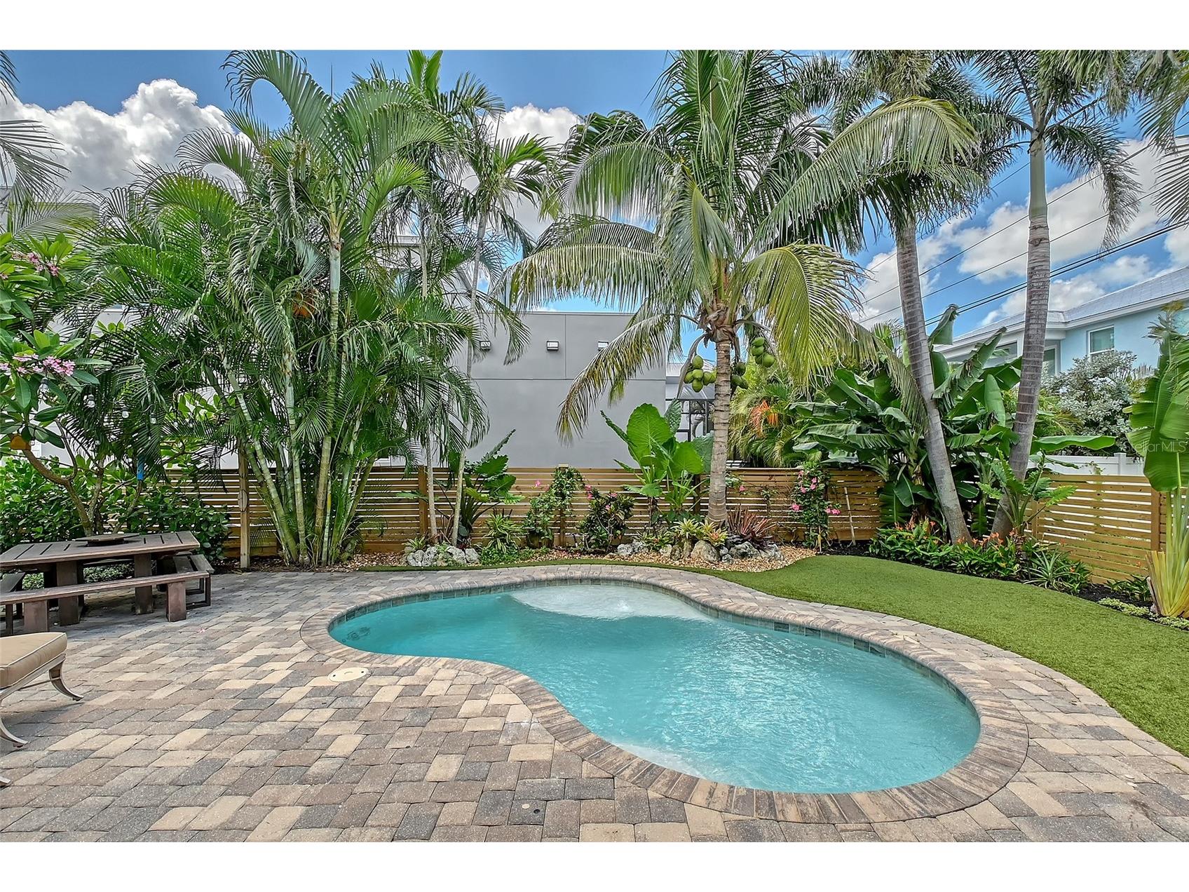 1738 Siesta Drive Sarasota FL 34239 A4692339 image3