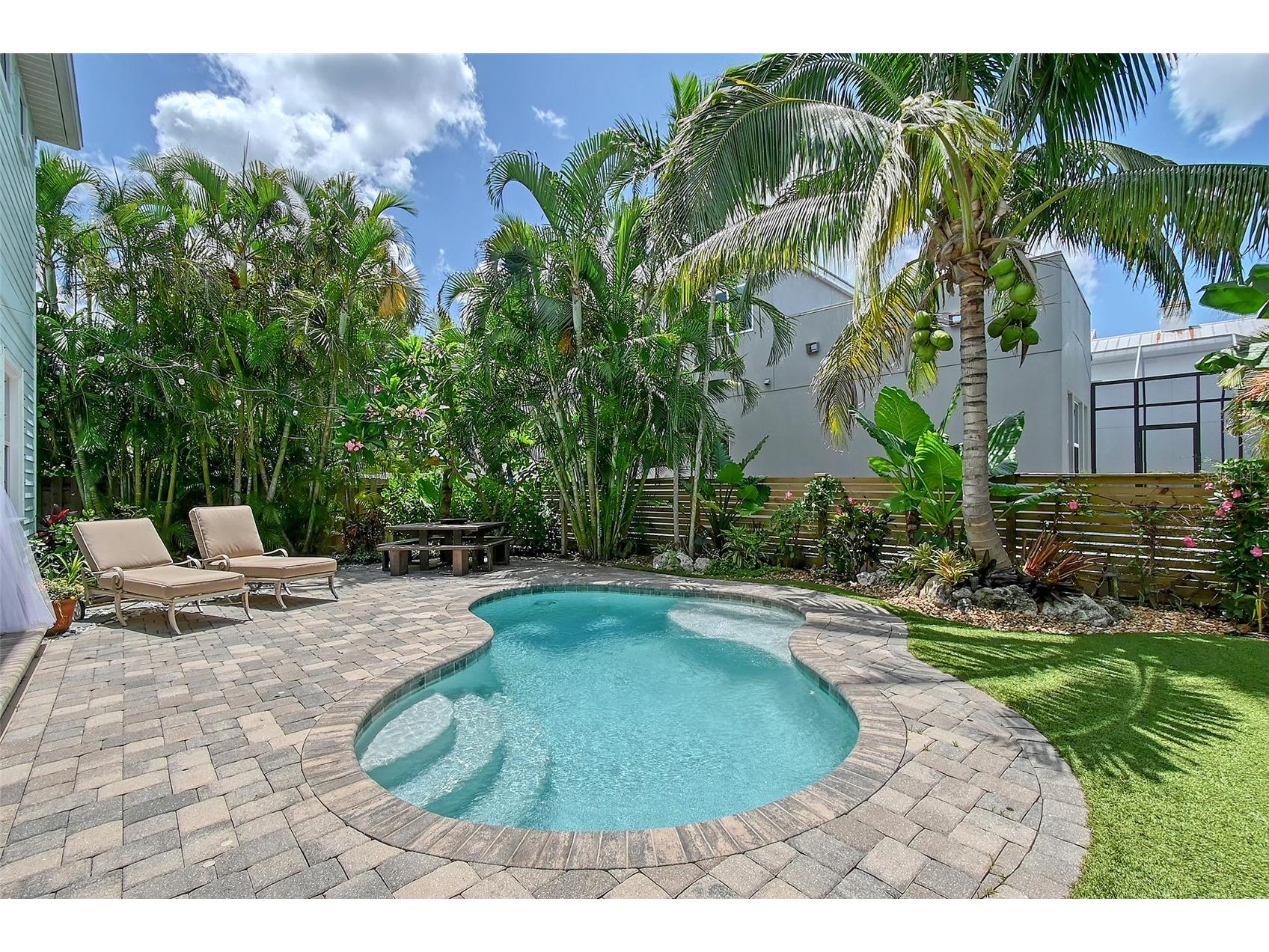1738 Siesta Drive Sarasota FL 34239 A4692339 image37