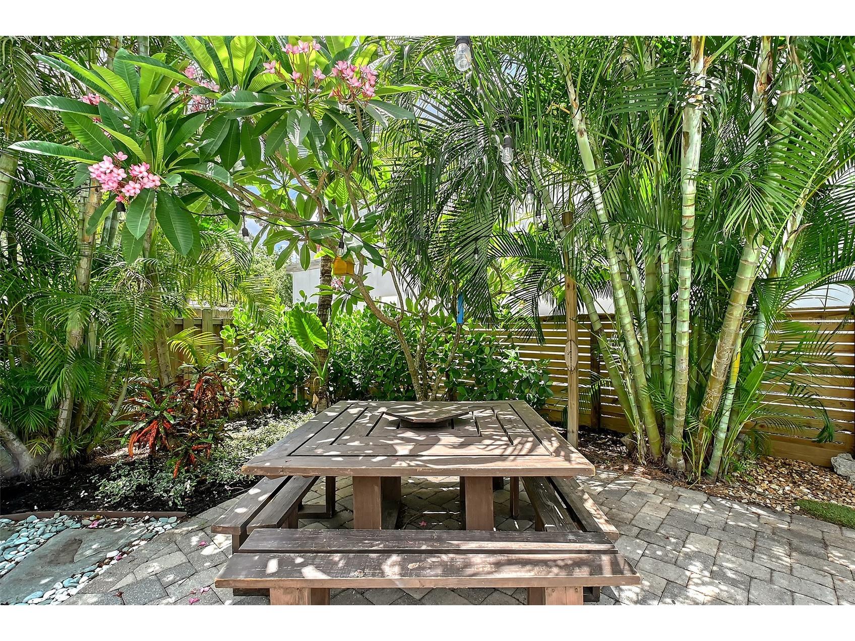1738 Siesta Drive Sarasota FL 34239 A4692339 image41