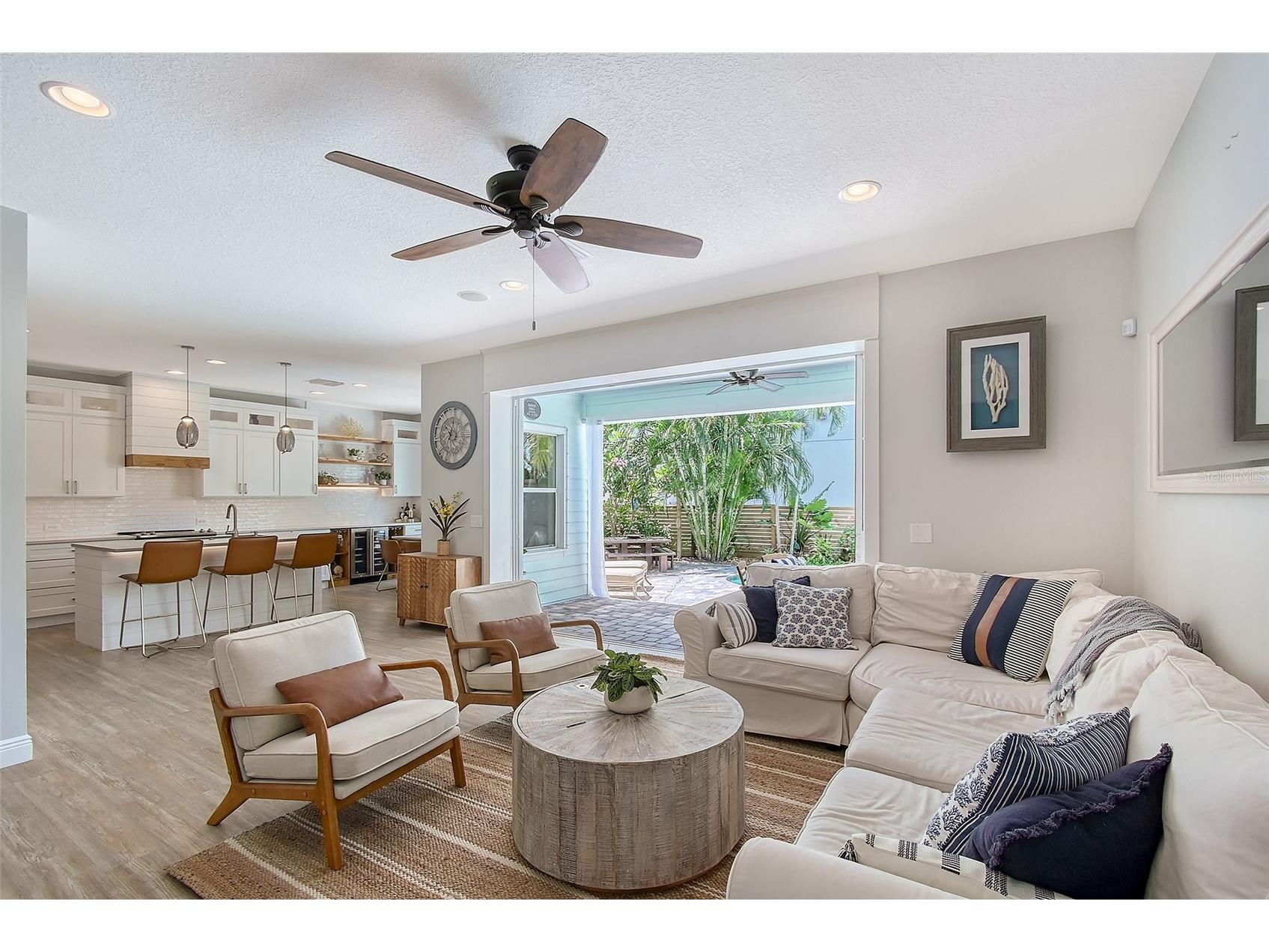 1738 Siesta Drive Sarasota FL 34239 A4692339 image7
