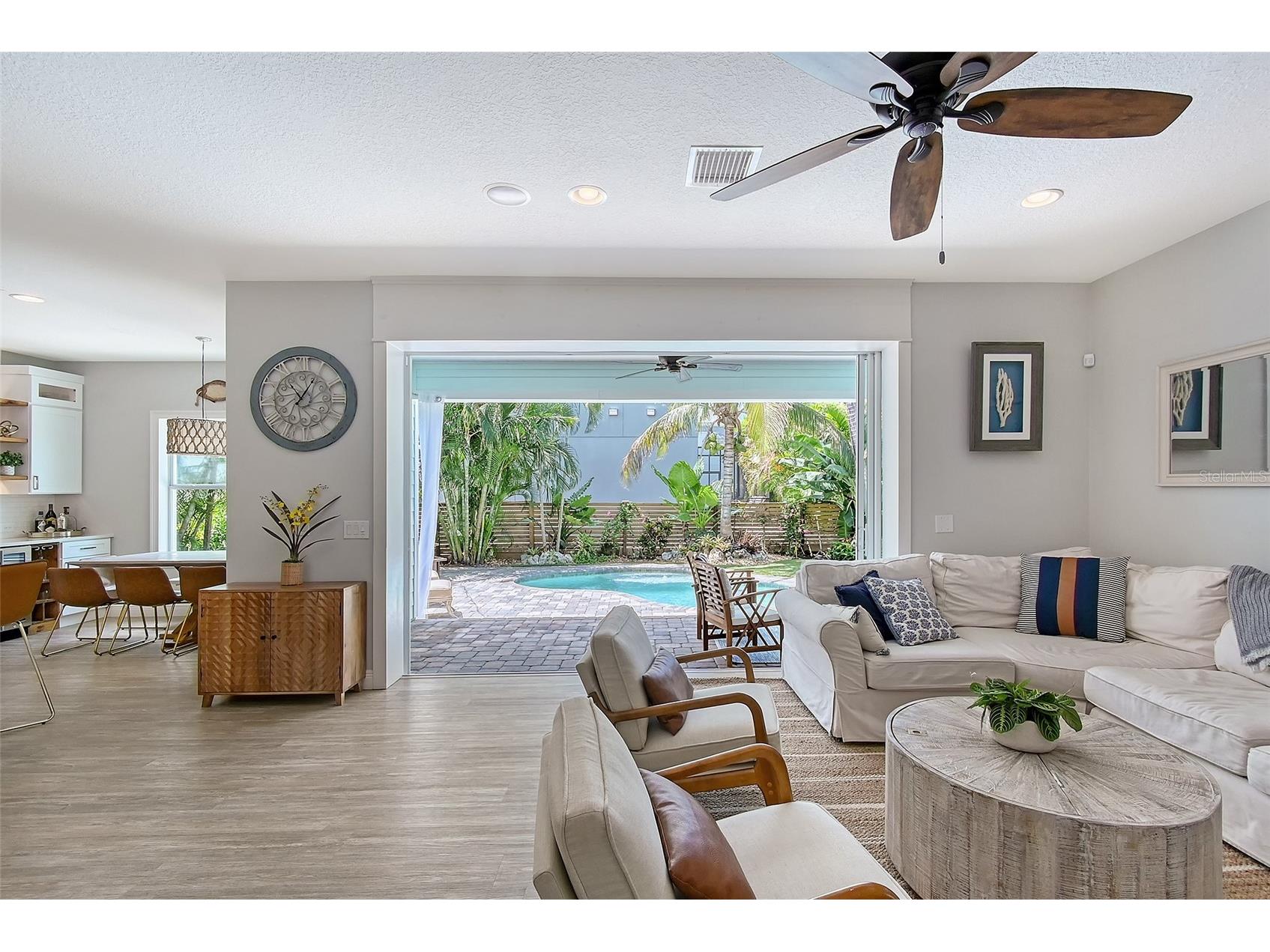 1738 Siesta Drive Sarasota FL 34239 A4692339 image8