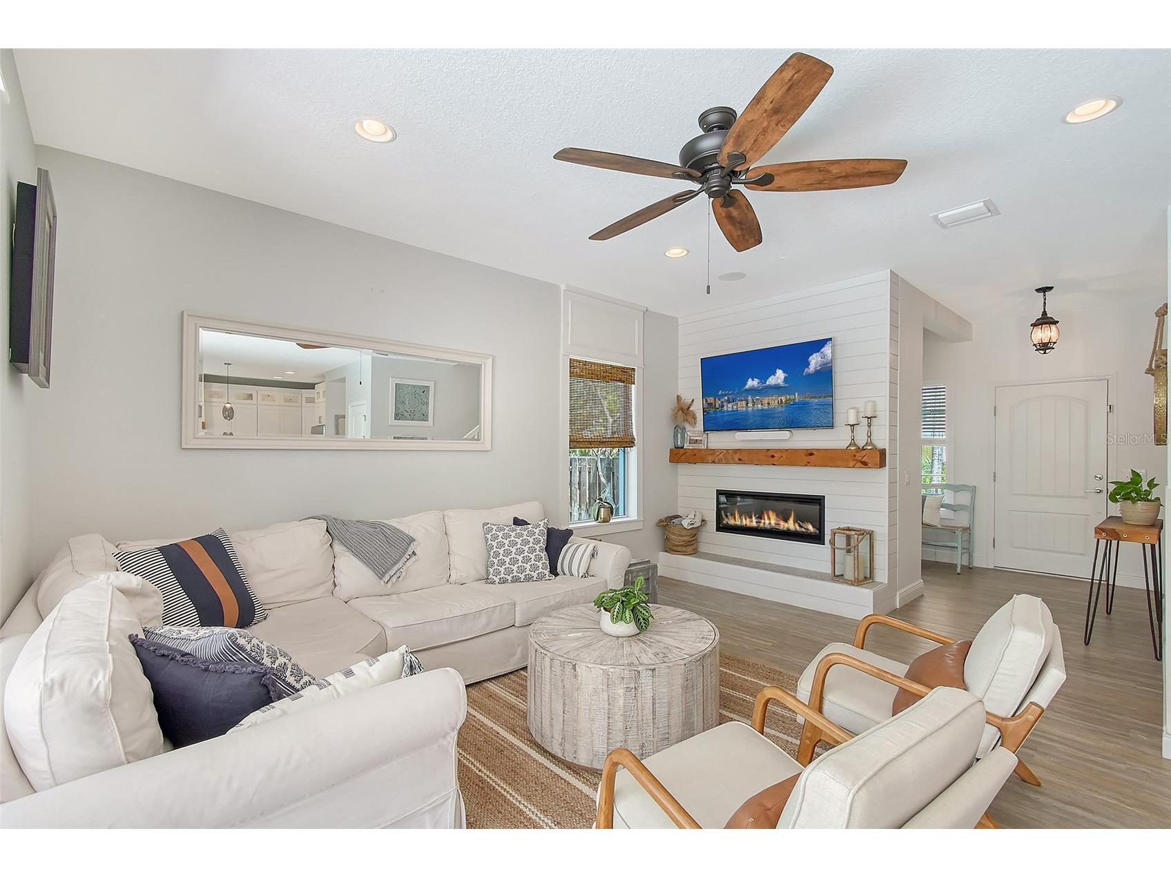 1738 Siesta Drive Sarasota FL 34239 A4692339 image9