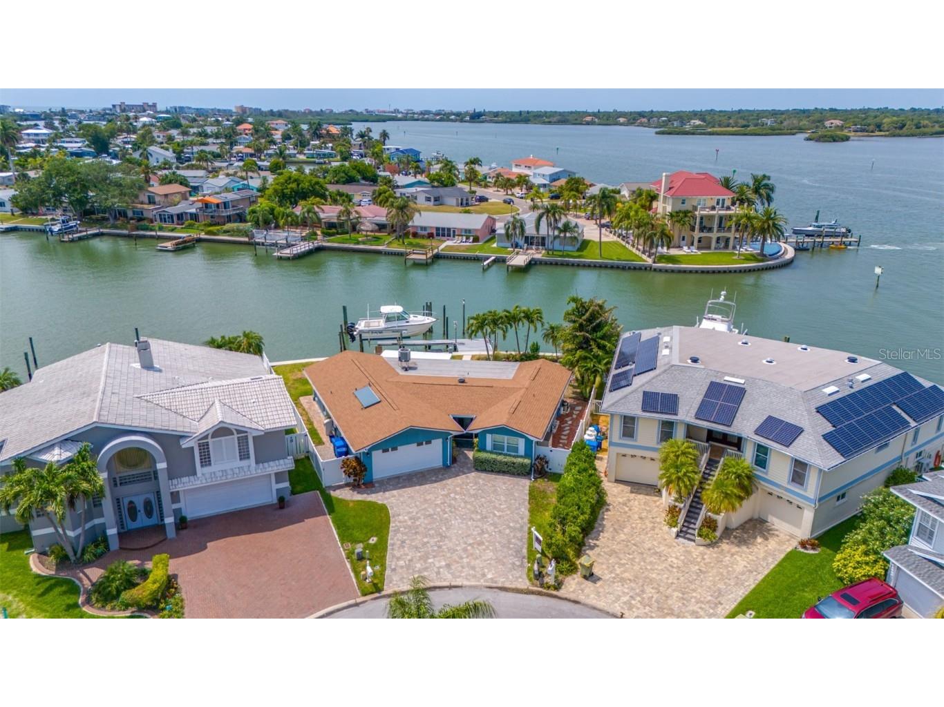 17384 Kennedy Drive North Redington Beach FL 33708 - INTRACOASTAL WATERWAY U8243298 image1