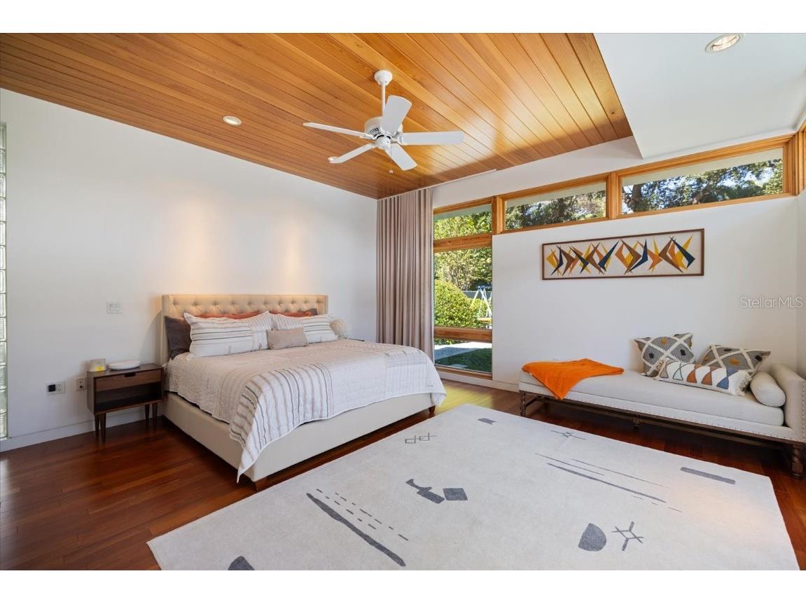 1739 Cherokee Drive Sarasota FL 34239 A4670822 image11