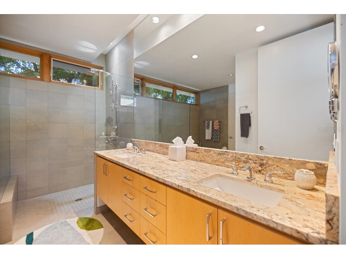 1739 Cherokee Drive Sarasota FL 34239 A4670822 image13